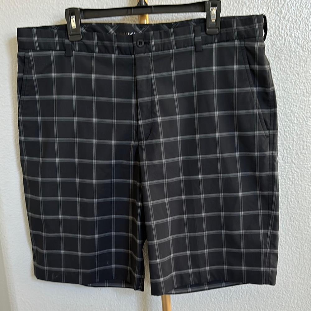 NWOT - Men's Nike Plaid Golf Shorts - Soft Black and Gray. Size 38.
